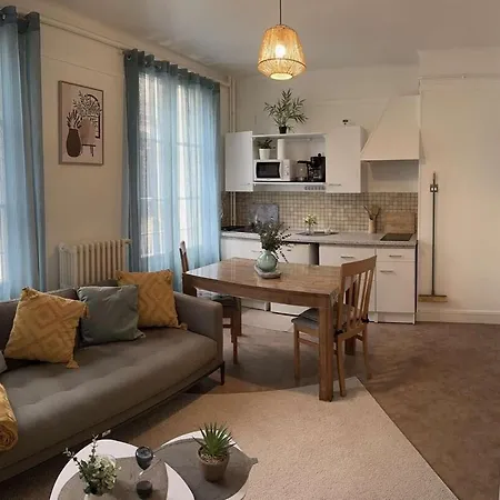 Bright And Renovated 2-room Apartment, Center *
